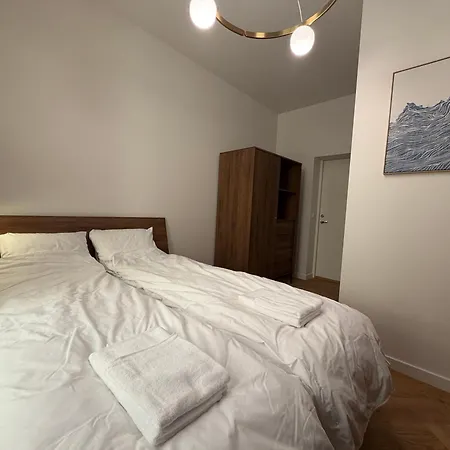 Апартаменти Linden - 5 Min To Old Town