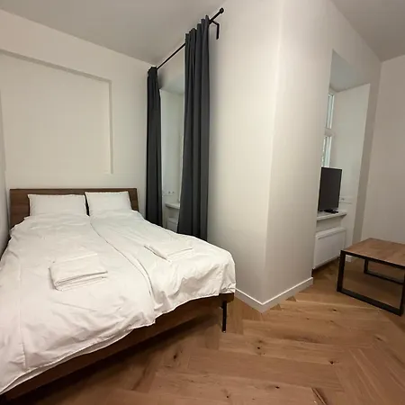 Апартаменти Linden - 5 Min To Old Town *