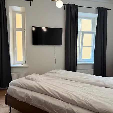 Апартаменти Linden - 5 Min To Old Town *